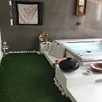 아파트 Vip Garden Jacuzzi Seaview In The Hearth Of Downtown *