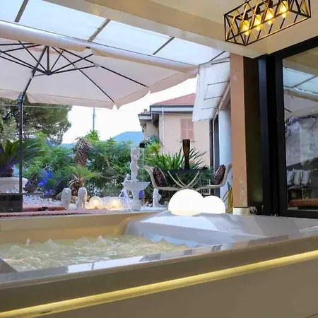 Vip Garden Jacuzzi Seaview In The Hearth Of Downtown Apartment