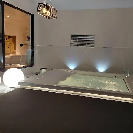 Vip Garden Jacuzzi Seaview In The Hearth Of Downtown