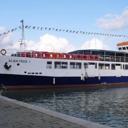 Apartment Vip Garden Jacuzzi Seaview In The Hearth Of Downtown *