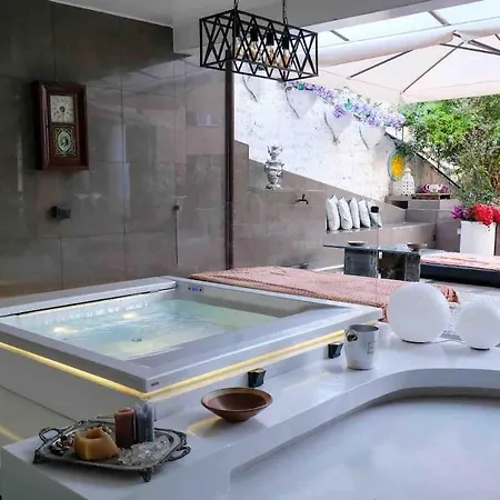 Vip Garden Jacuzzi Seaview In The Hearth Of Downtown Apartment