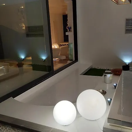 Apartment Vip Garden Jacuzzi Seaview In The Hearth Of Downtown *