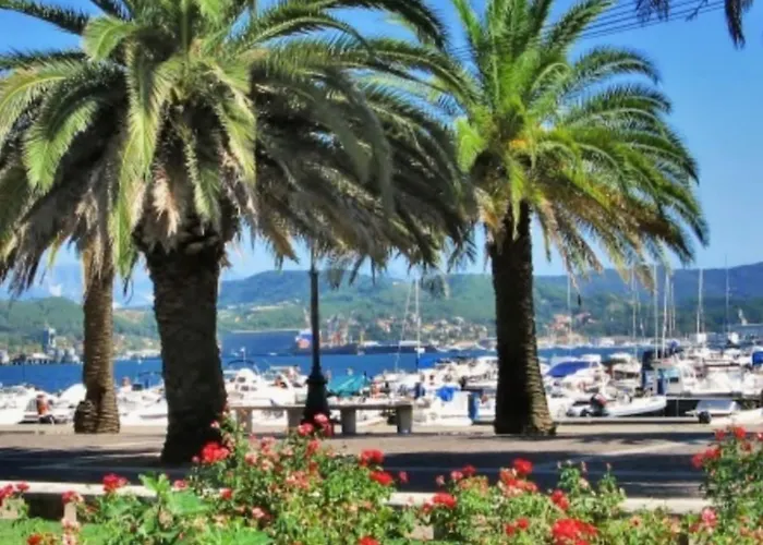 Vip Garden Jacuzzi Seaview In The Hearth Of Downtown Apartmán La Spezia